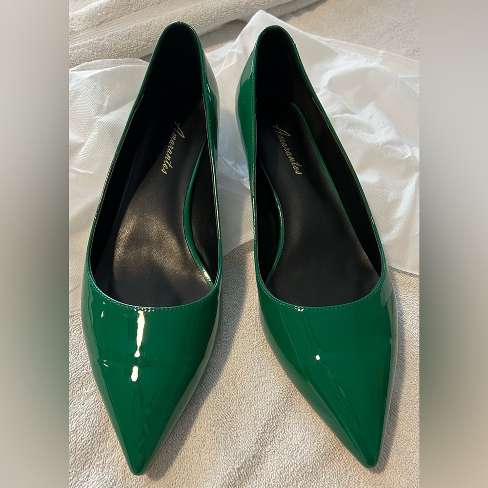 NIB Kelly green kitten feel pointy toe pumps, 12M